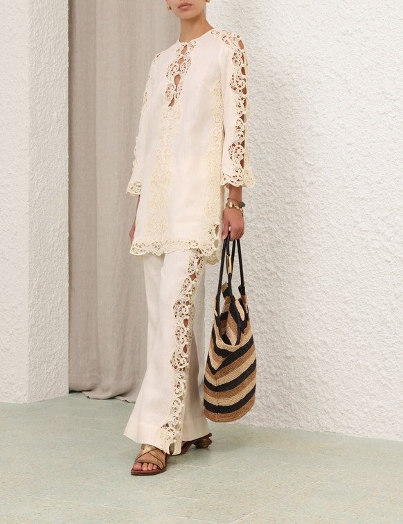 Awaken broderade byxor i krämfärg online Awaken broderade byxor i krämfärg online