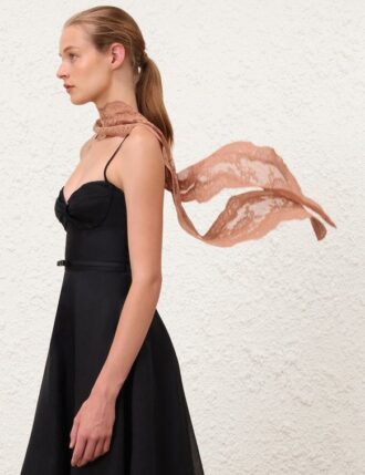 Spetshalsduk i persika online