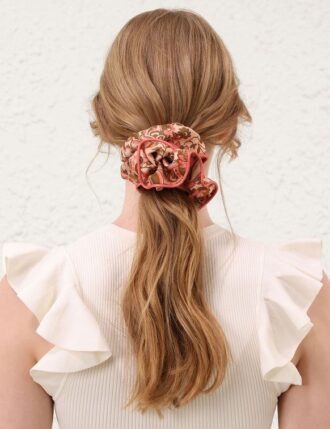 Tryckt silkescrunchie med rosa paisleymönster online